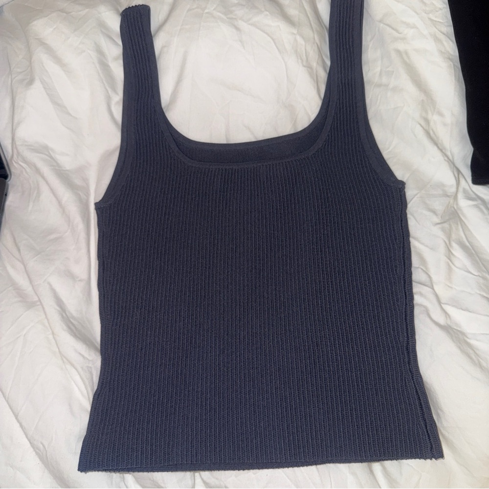 NWOT Aritzia Sculpt Knit Ribbed Tank Top